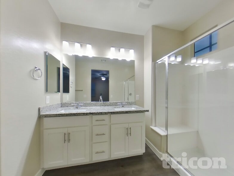 Building Photo - 2929 N 28th St