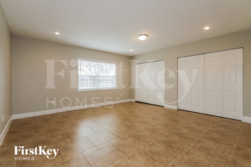 Building Photo - 3810 Treadway Dr