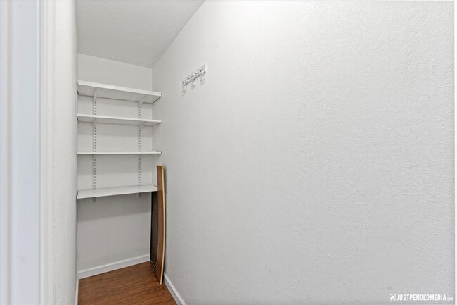 Building Photo - Bayshore-Klatt