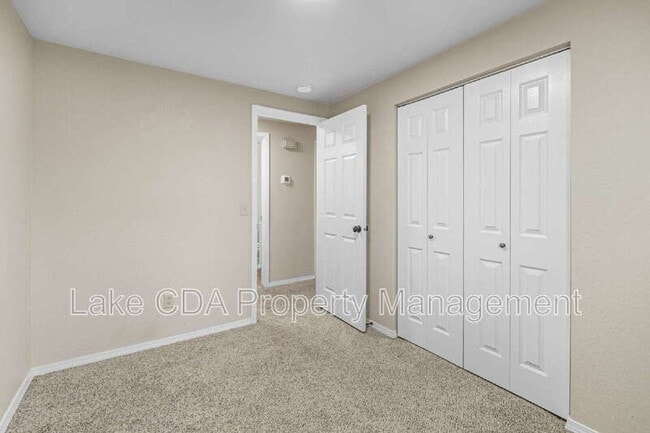 Building Photo - 1613 E Park Ln