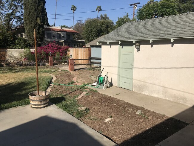 Building Photo - WOOD STREET BEAUTY!!!