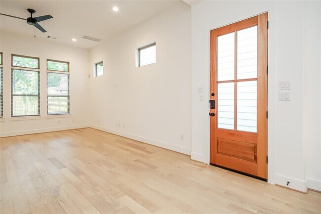 Building Photo - 3044 Truxillo St