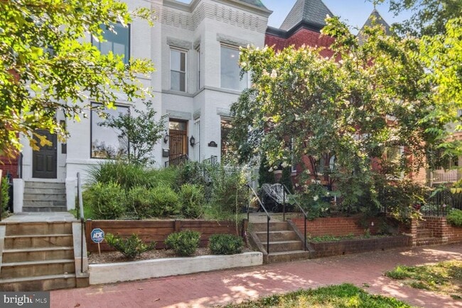 Building Photo - 443 12th St NE