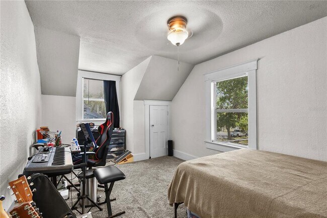 Building Photo - 766 13th Ave S