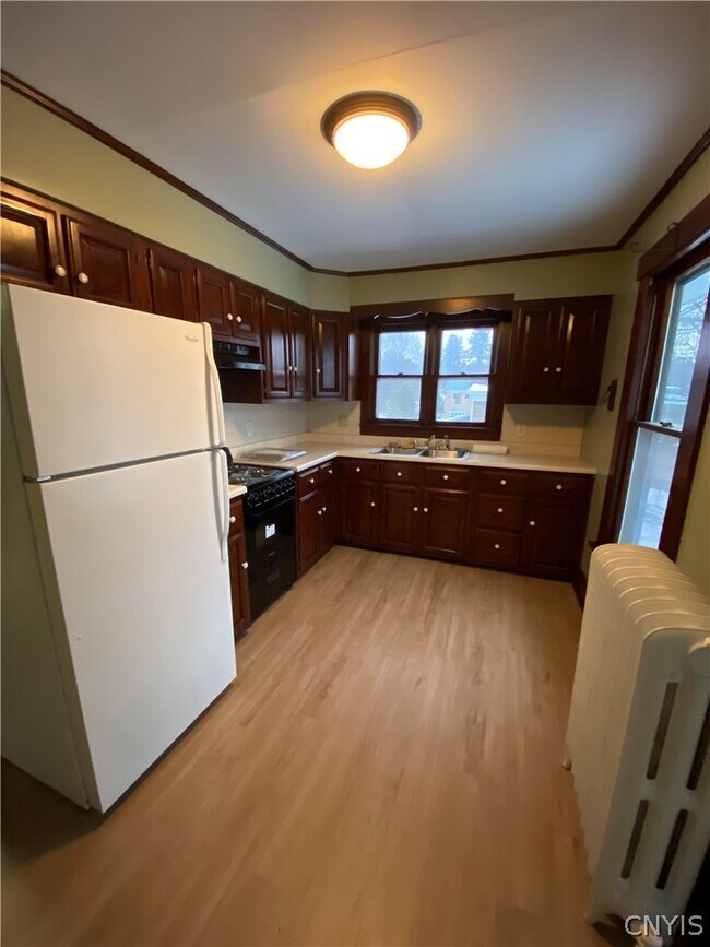 Building Photo - 33 State St