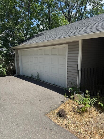 Second Garage - 57 E 3300 S