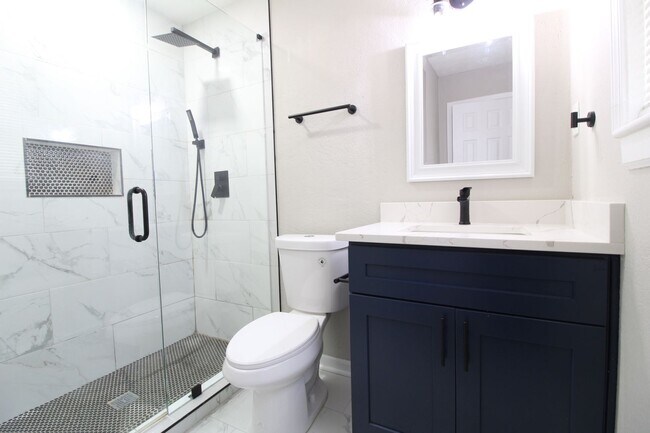 Building Photo - 3367 Oak Dr SW