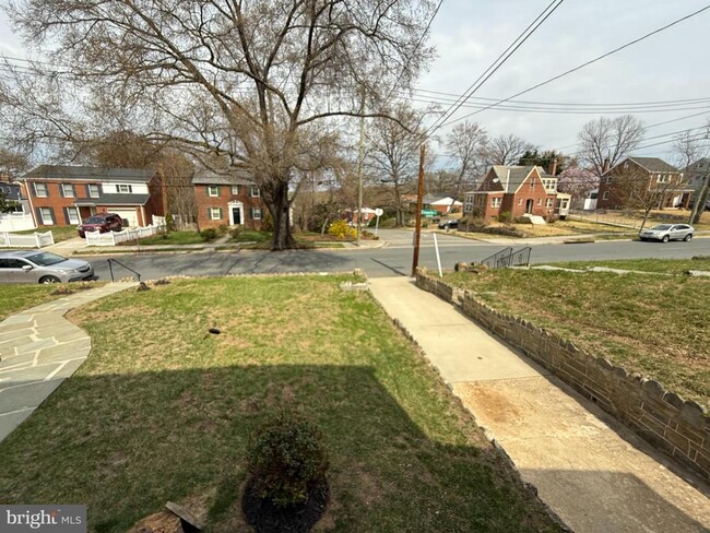 Building Photo - 3405 Carpenter St SE