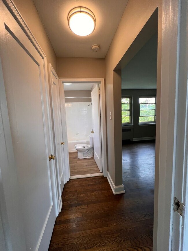 Building Photo - Modernized 1 br, heat included - Oct 14 mo...