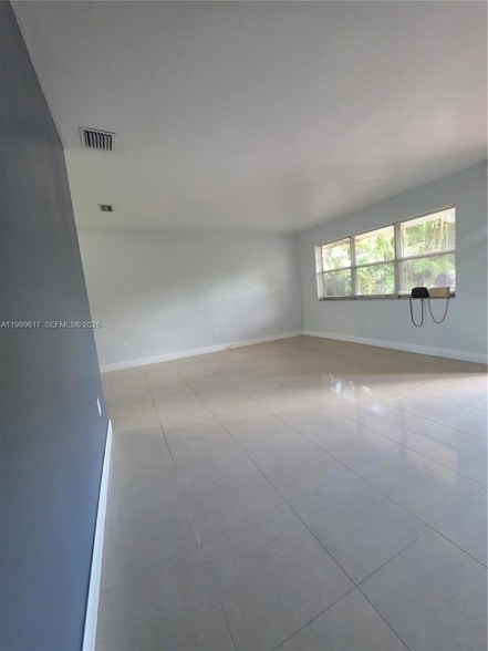 Building Photo - 2834 SW 37th Ave