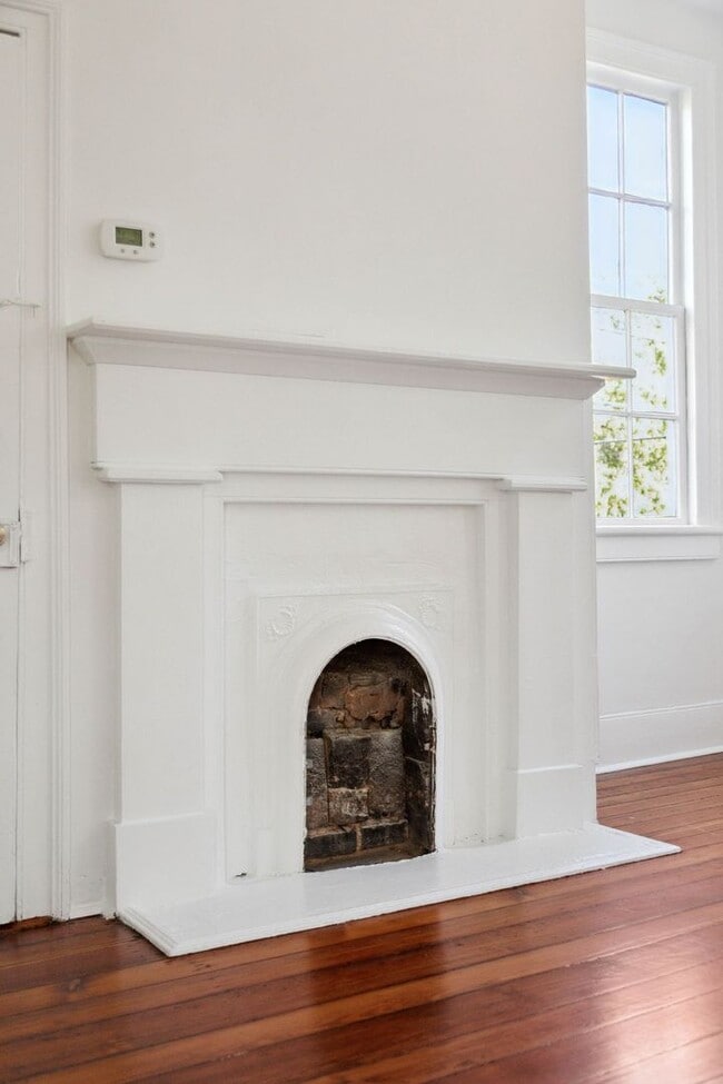 Building Photo - 89 Alexander St