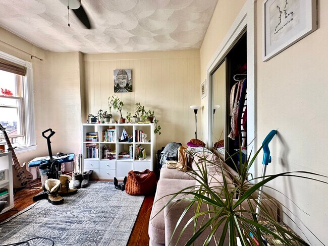 Building Photo - 108 Myrtle St