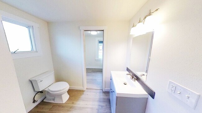 Building Photo - 3 Bed, 2 Bath House Minutes from Downtown Bellingham!