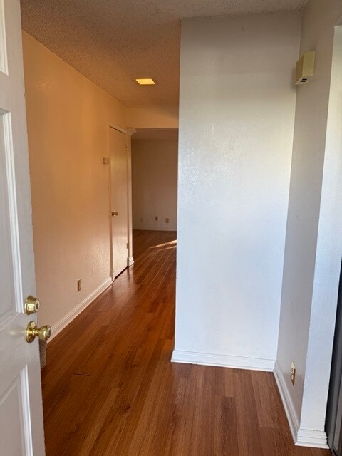 Building Photo - 618 Lakehaven Ter