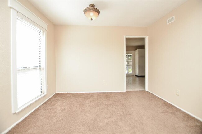 Building Photo - 17323 Glenpatti Dr