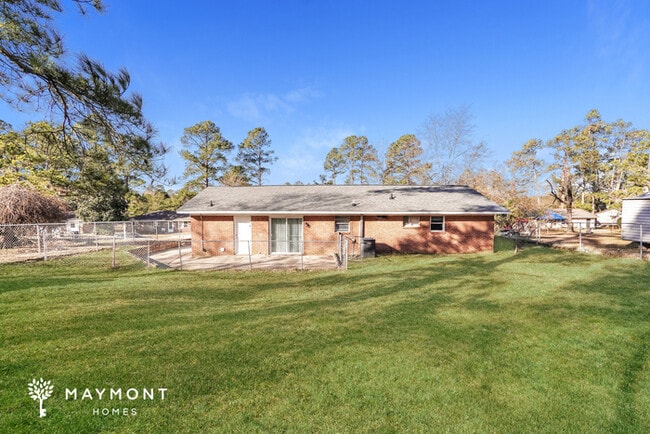 Building Photo - 2508 Kensington Dr N
