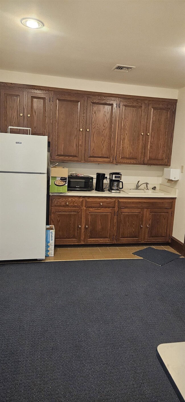 Building Photo - 502 Oak St