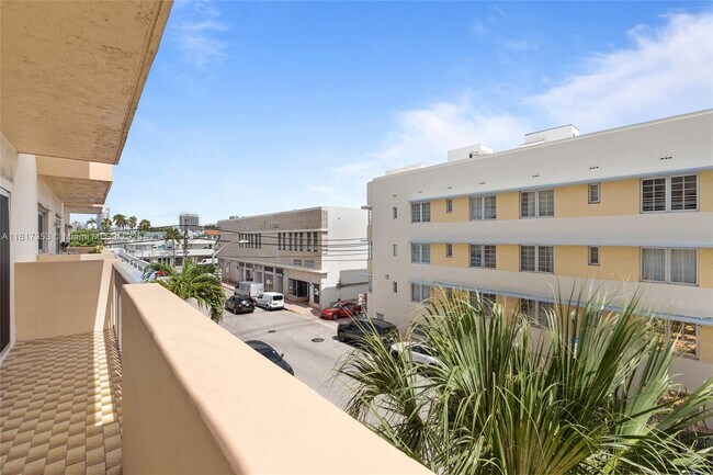 Building Photo - 1150 Collins Ave