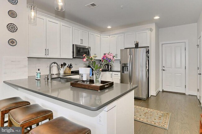 Building Photo - 1915 Main Line Blvd