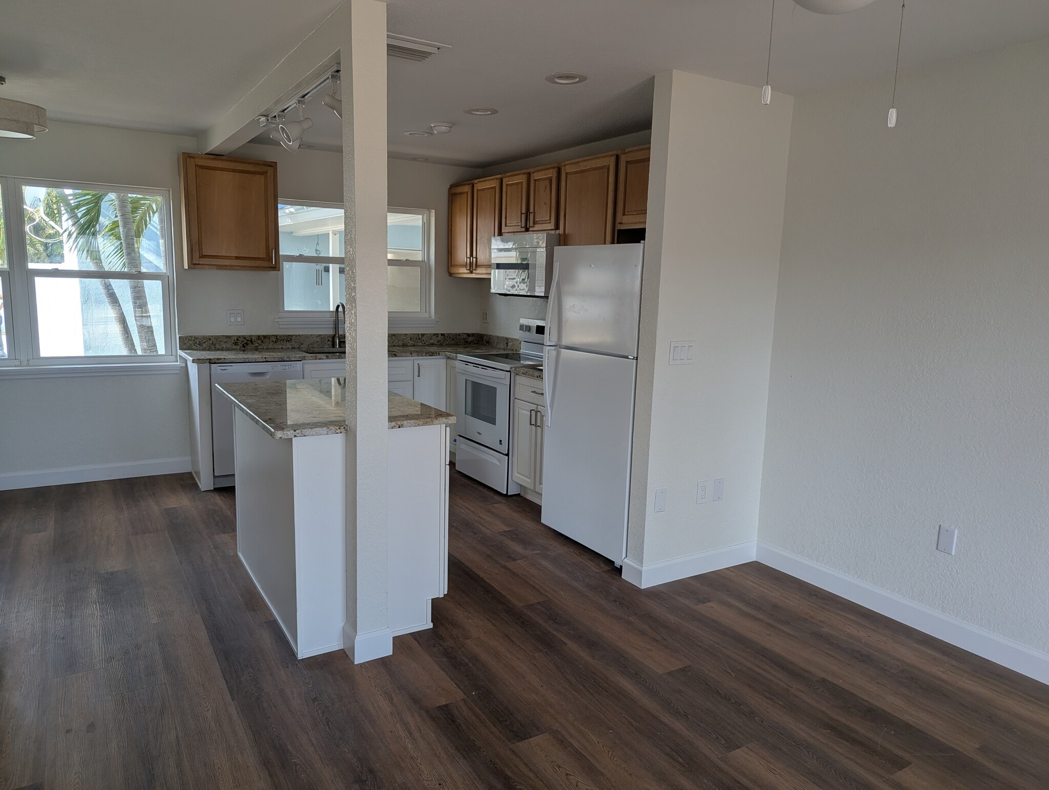 Building Photo - 2706 Pass a Grille Way