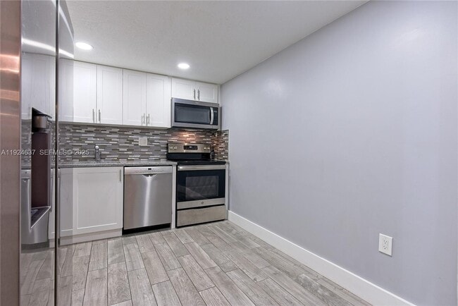 Building Photo - 1655 NE 115th St