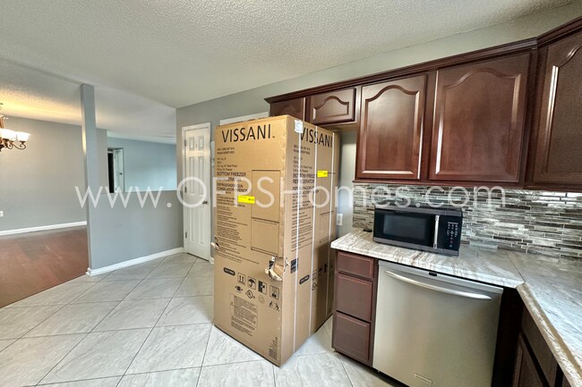 Building Photo - Spacious 4-Bedroom Home with Bonus Loft & Huge Backyard Deck – Available Now!