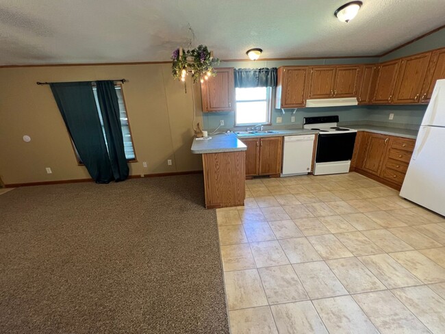 Building Photo - 3 Bedroom 2 Bath Updated Mobile Home with ...