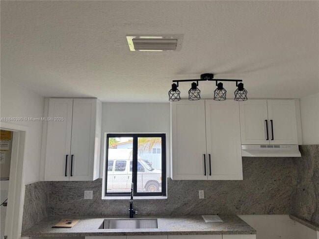 Building Photo - 3 bedroom in Hialeah FL 33010