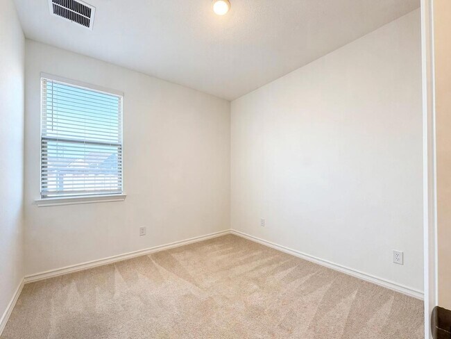 Building Photo - 366 Papaya Dr