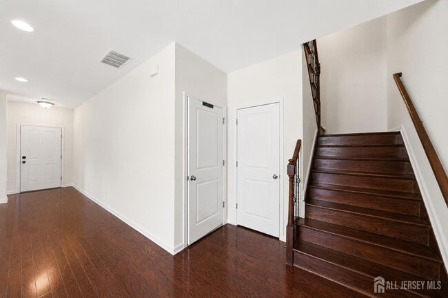 Building Photo - 133 Savoth Ln