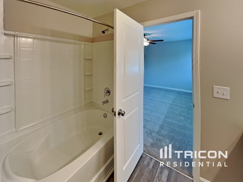 Building Photo - 3007 Stauton Dr