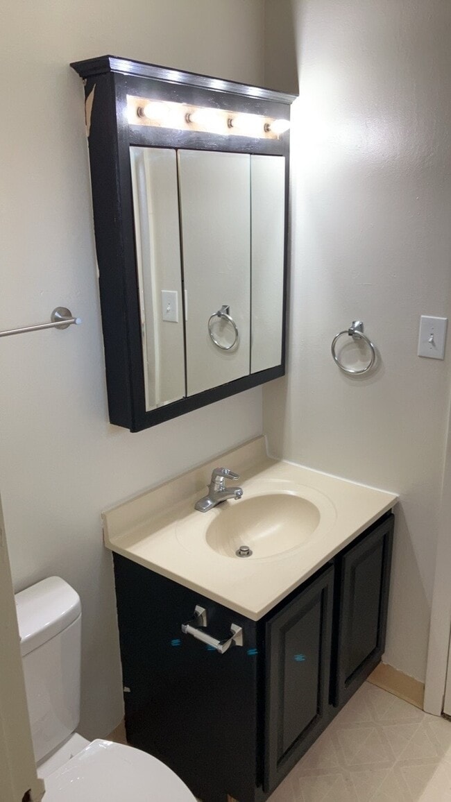 Building Photo - 970 W Alkaline Springs Rd