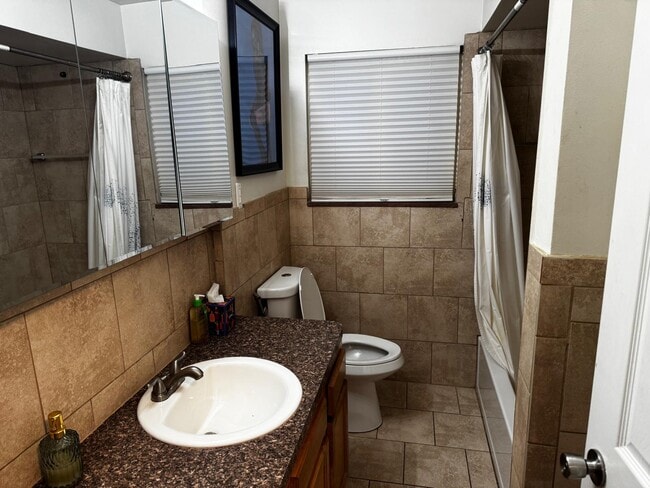 Building Photo - 608 Montrose Ave