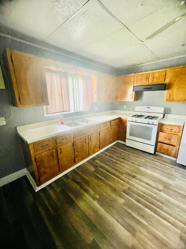 Building Photo - 4 bedroom. 1.5 Bath- Turtle Creek Pa