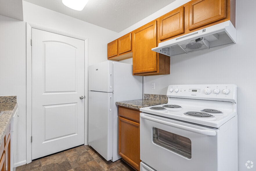 2BR, 1BA - 1,000SF - Kitchen - Falcon Park Apartments