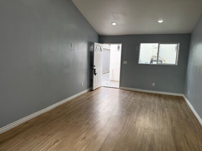 Building Photo - 1616 E Harding St