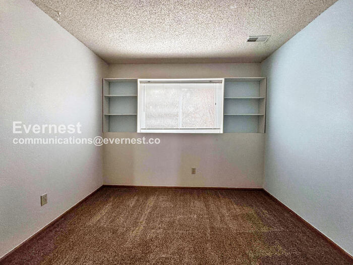 Building Photo - 7507 S Steele St