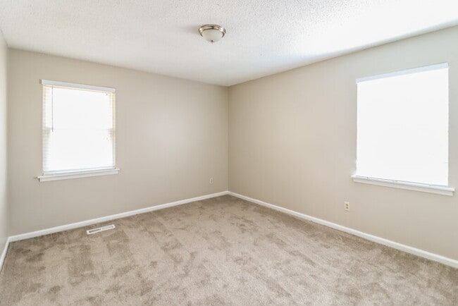 Building Photo - 1727 Tudor Dr