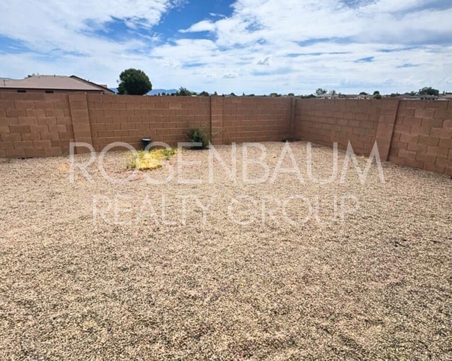 Building Photo - Beautiful 2BD/2BA Home with 2-Car Garage i...