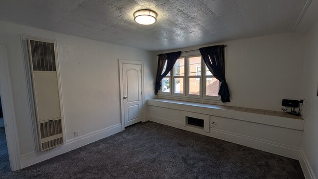 Primary Photo - 118 E Forest St
