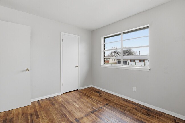 Building Photo - 1520 SE 48th Pl