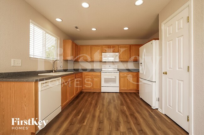 Building Photo - 783 Willow Dr