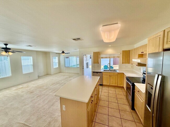 Building Photo - Available Now! Ocean Pointe – 3 Bedroom / ...