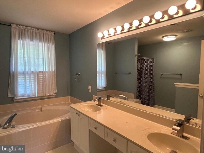 Building Photo - 13220 Willow Point Dr