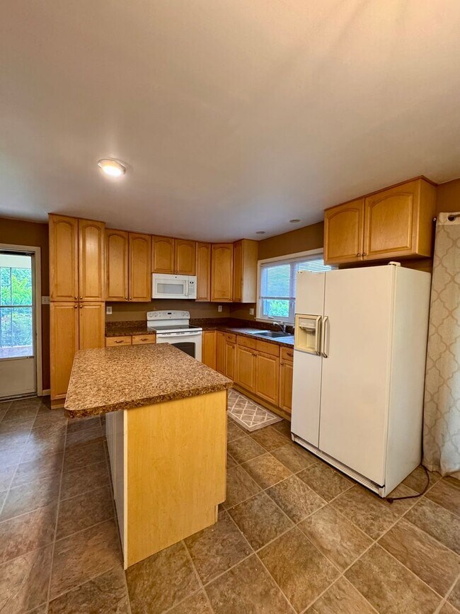 Building Photo - 8861 Pats Lane