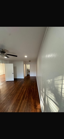 Bedroom - 4717 Worth St
