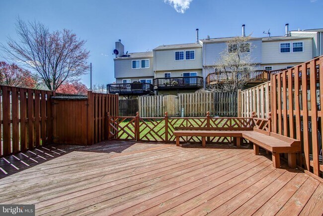 Building Photo - 6324 Lightburn Ct