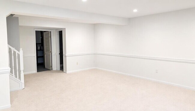 Building Photo - Charming Three-Bedroom Townhome in a Prime Ashburn Location
