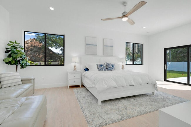 Building Photo - 1248 N Harbor Dr