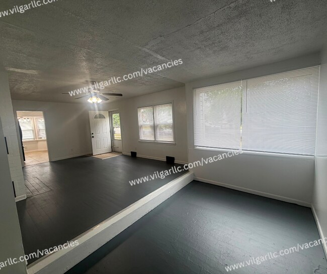 Building Photo - For Rent - 3 Bedroom, 1 Bathroom Home